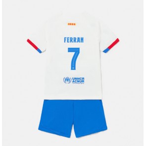 Barcelona Ferran Torres #7 Replika Babytøj Udebanesæt Børn 2023-24 Kortærmet (+ Korte bukser)